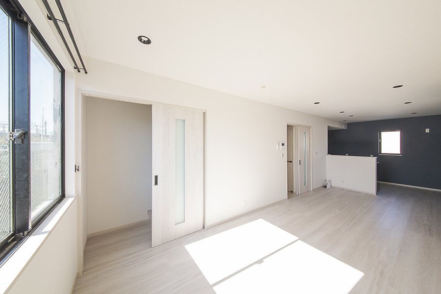 新築アパート完成見学会／掛川中央5　ビルトインガレージ付3階建てニコイチアパート　浜松市賃貸専門建築会社コンセプトハウス／地主様、不動産会社様、投資家様向け／土地活用／ビルトインガレージ付／2階リビング／差別化アパート／高付加価値物件／賃貸経営／満室経営／小さい土地の活用法／成功する土地活用